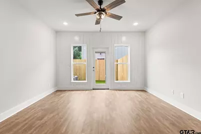 527 N College St #3, Lindale, TX 75771 - Photo 8