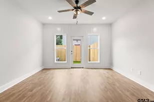 527 N College St, Lindale, TX 75771 - Photo 8