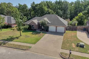 209 Heritage Ct, Lindale, TX 75771 - Photo 2