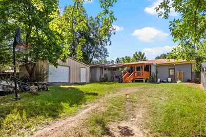 720 Buffalo St, Gilmer, TX 75644 - Photo 4