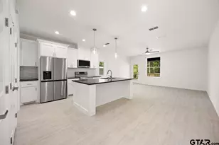 369 Co Rd 4215, Jacksonville, TX 75766 - Photo 4
