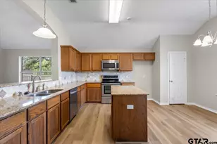 386 Molly, Lindale, TX 75771 - Photo 4