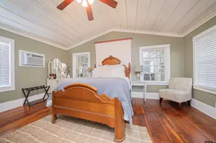 408 Houston St, Jefferson, TX 75657 - Photo 14