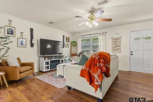 1119 Bledsoe St, Gilmer, TX 75644 - Photo 4