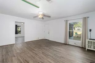 209 S Oak St, Van, TX 75790 - Photo 6