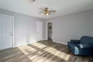 209 S Oak St, Van, TX 75790 - Photo 16