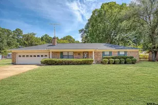 202 W Clover Ln, Palestine, TX 75803 - Photo 2