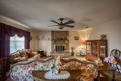 202 W Clover Lane, Palestine, TX 75803 - Photo 8