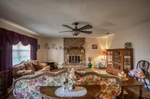 202 W Clover Ln, Palestine, TX 75803 - Photo 8