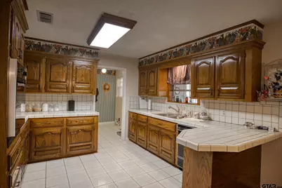 202 W Clover Lane, Palestine, TX 75803 - Photo 4