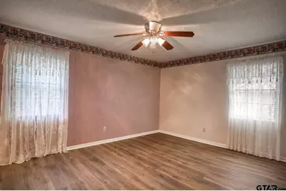 202 W Clover Lane, Palestine, TX 75803 - Photo 12