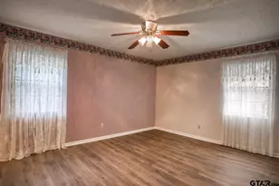 202 W Clover Ln, Palestine, TX 75803 - Photo 12