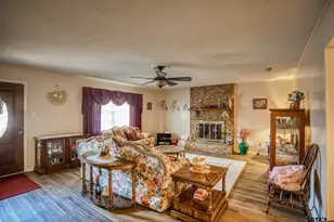 202 W Clover Ln, Palestine, TX 75803 - Photo 6