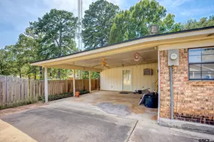 202 W Clover Ln, Palestine, TX 75803 - Photo 18