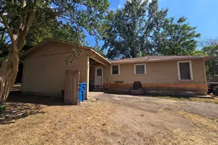 813 Sycamore St, Mineola, TX 75773 - Photo 2