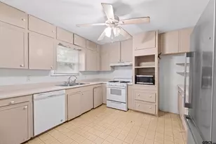 1318 Oakdale, Palestine, TX 75801 - Photo 8