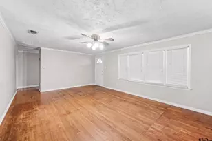 1318 Oakdale, Palestine, TX 75801 - Photo 4