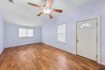 1318 Oakdale, Palestine, TX 75801 - Photo 12