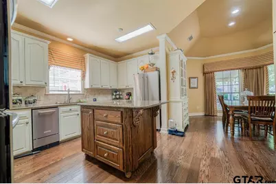 402 Moccasin Trail, Kilgore, TX 75662 - Photo 10