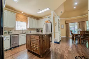 402 Moccasin Trail, Kilgore, TX 75662 - Photo 10
