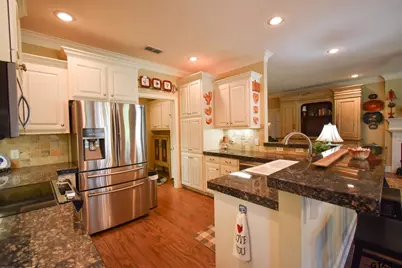 1923 Hollyglen, Tyler, TX 75703 - Photo 10