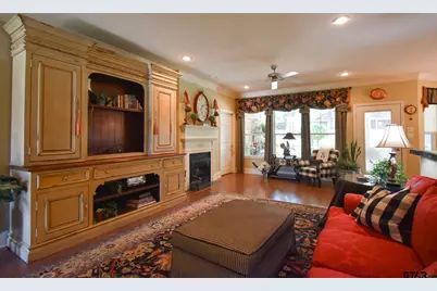 1923 Hollyglen, Tyler, TX 75703 - Photo 4