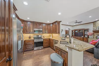 814 N Jarvis St, Troup, TX 75789 - Photo 8