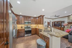 814 N Jarvis St, Troup, TX 75789 - Photo 8