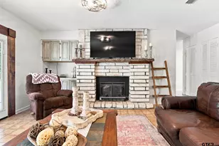 813 El Camino, Grapeland, TX 75844 - Photo 2