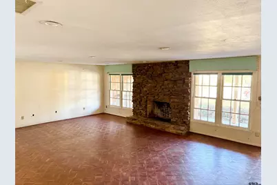 609 Hickory, Hughes Springs, TX 75656 - Photo 4