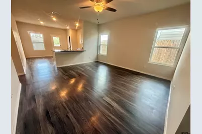 110 S Rainbow Dr, Whitehouse, TX 75791 - Photo 2