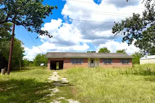 215 E Henderson St, Reklaw, TX 75784 - Photo 4