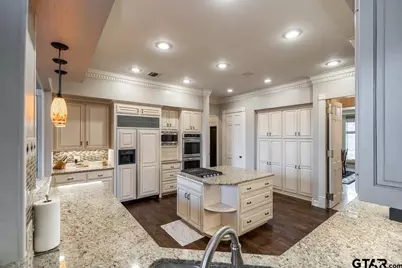 6704 Hollytree Circle, Tyler, TX 75703 - Photo 16