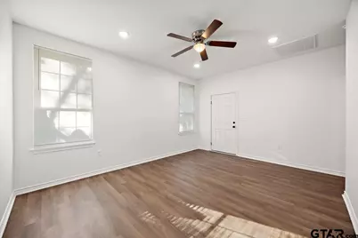 504 Neches St, Jacksonville, TX 75766 - Photo 4