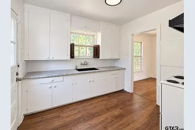 421 Larry, Longview, TX 75602 - Photo 8