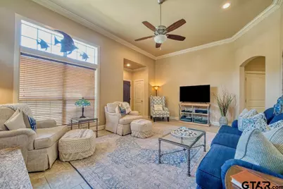 901 Wilcrest Place, Longview, TX 75604 - Photo 4