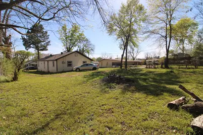 638 Travis St, Jacksonville, TX 75766 - Photo 12