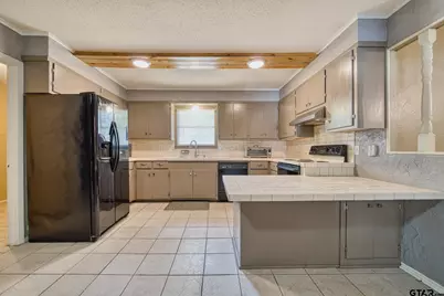 2810 Teakwood Dr, Longview, TX 75604 - Photo 2