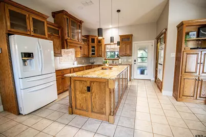 237 Lakeview Circle, Jefferson, TX 75657 - Photo 4