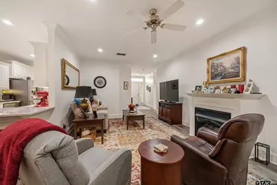 1915 Hollyglen, Tyler, TX 75703 - Photo 8