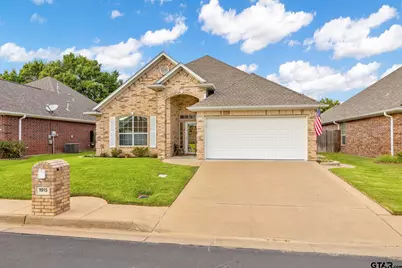 1915 Hollyglen, Tyler, TX 75703 - Photo 2