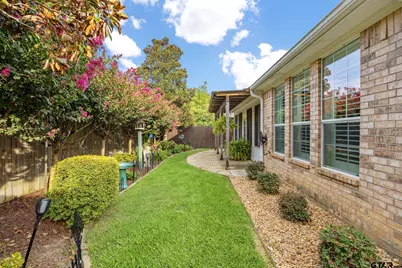 1915 Hollyglen, Tyler, TX 75703 - Photo 32