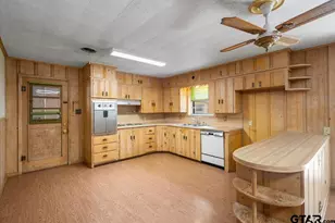 1704 W Duval St, Troup, TX 75789 - Photo 12