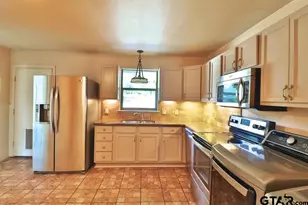 2402 Sampson Dr, Tyler, TX 75701 - Photo 22