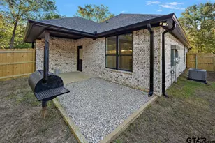 834 Devereaux St, Jacksonville, TX 75766 - Photo 4