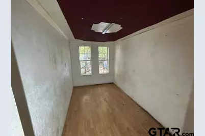 705 W Green St, Palestine, TX 75801 - Photo 8