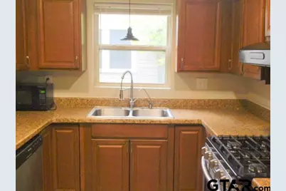 512-A N Henry, Lindale, TX 75771 - Photo 4