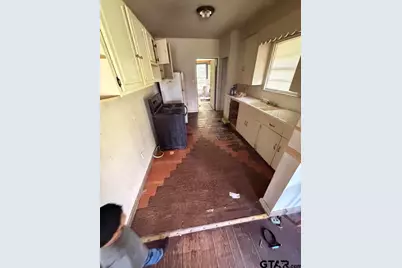 2412 E Houston St, Marshall, TX 75672 - Photo 12