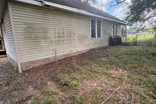2412 E Houston St, Marshall, TX 75672 - Photo 2