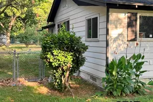 137 Frances St, Mineola, TX 75773 - Photo 2